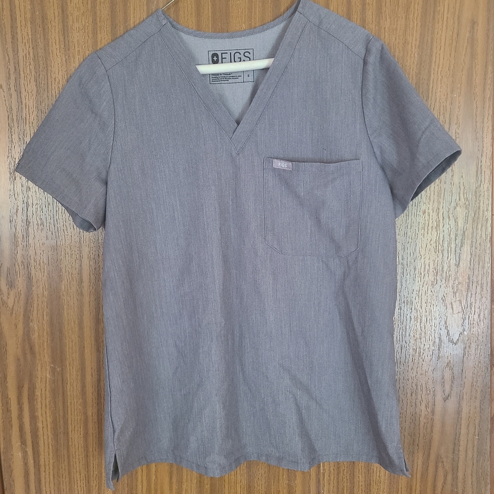 Figs Technical Collection Light Gray Scrub Top in Size Small